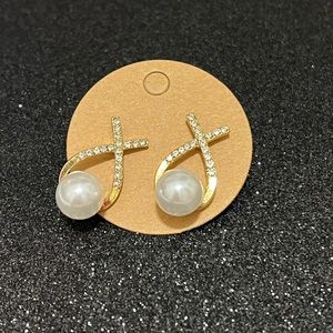 Women’s jewelry. Elegant and simple with faux pearl & some embellishment.